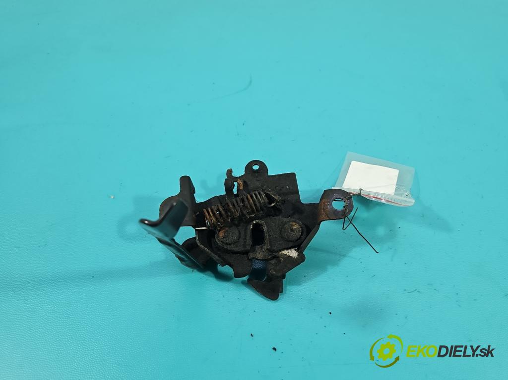 Toyota Yaris III 2011-2020 1.3 vvti 99 hp manual 73 kW 1329 cm3 5- zámek kapoty