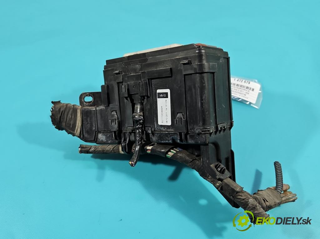 Toyota Yaris III 2011-2020 1.3 vvti 99 hp manual 73 kW 1329 cm3 5- skříňka pojistková 82111-0DX60 (Pojistkové skříňky)