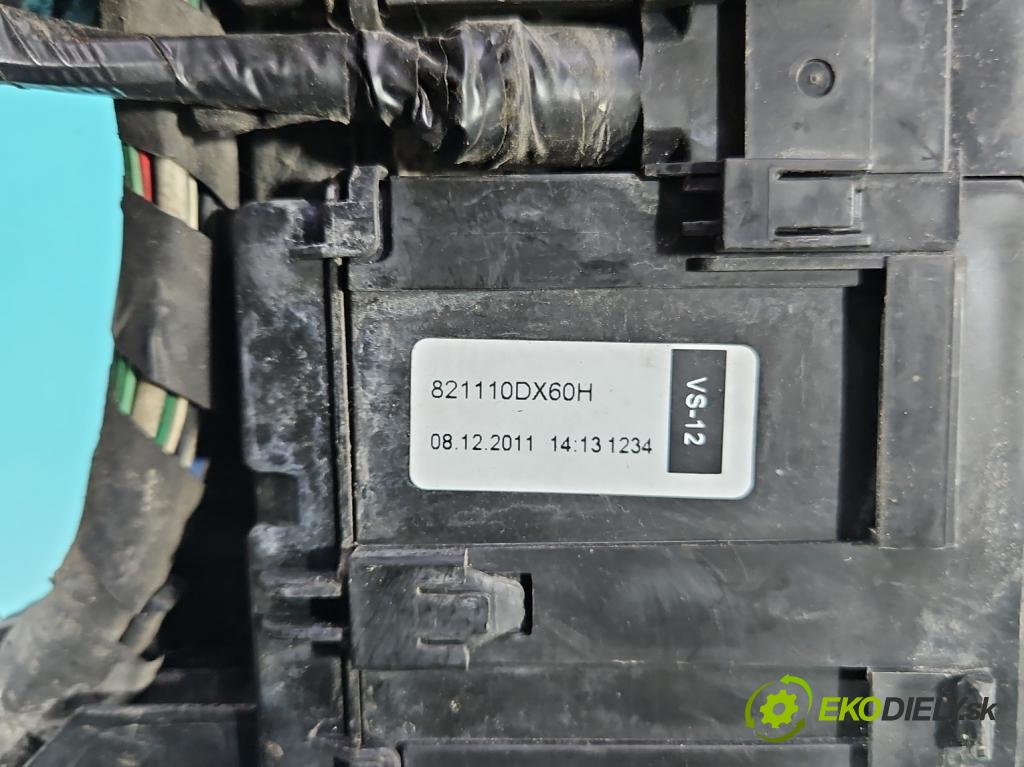 Toyota Yaris III 2011-2020 1.3 vvti 99 hp manual 73 kW 1329 cm3 5- skříňka pojistková 82111-0DX60 (Pojistkové skříňky)