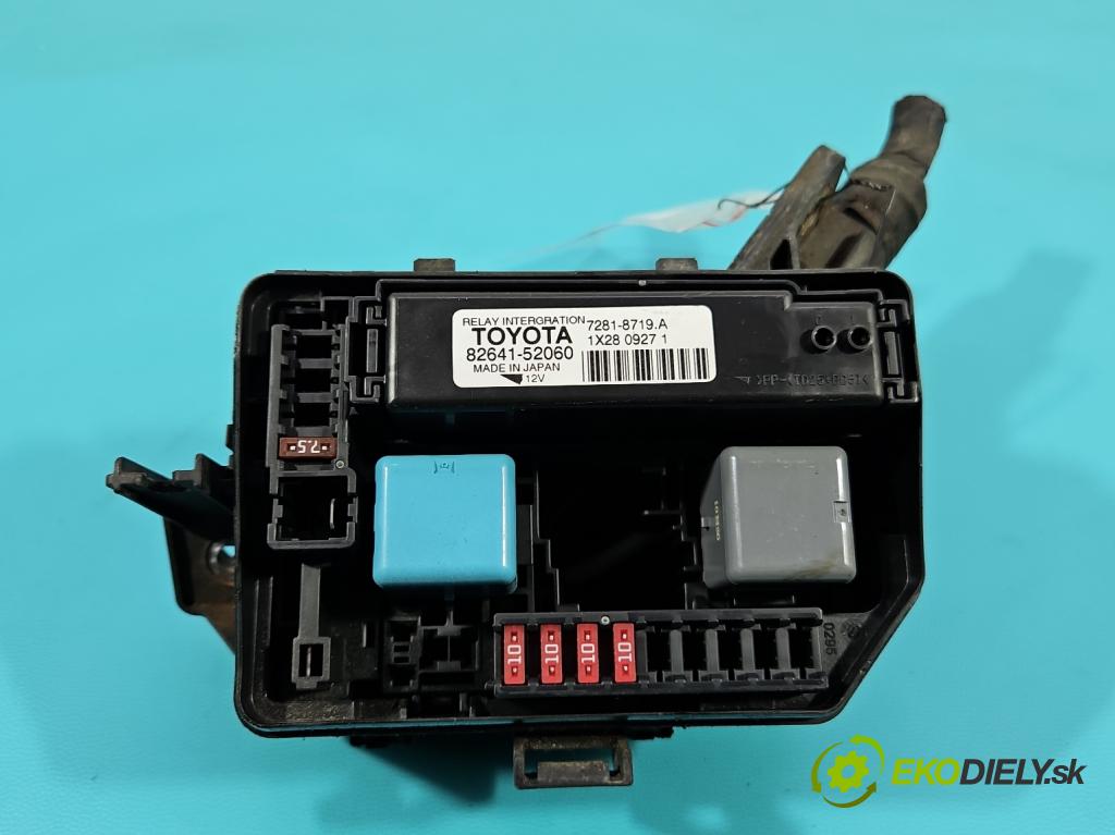 Toyota Yaris III 2011-2020 1.3 vvti 99 hp manual 73 kW 1329 cm3 5- skříňka pojistková 82641-52060 (Pojistkové skříňky)