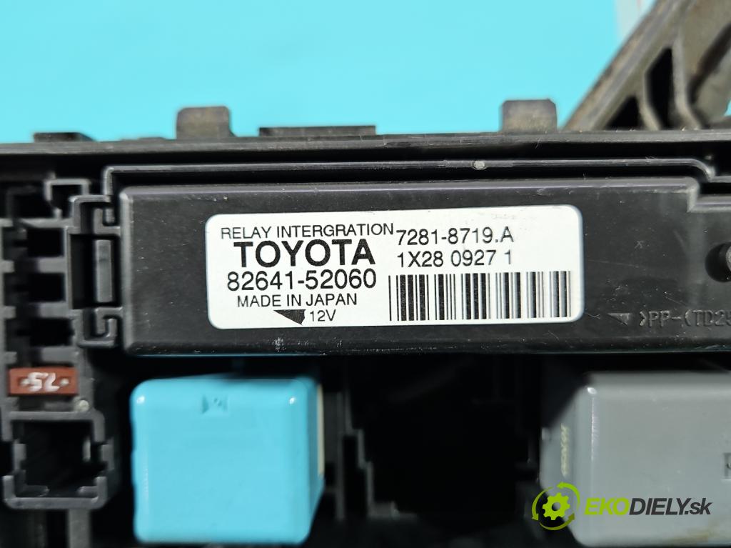 Toyota Yaris III 2011-2020 1.3 vvti 99 hp manual 73 kW 1329 cm3 5- skříňka pojistková 82641-52060 (Pojistkové skříňky)
