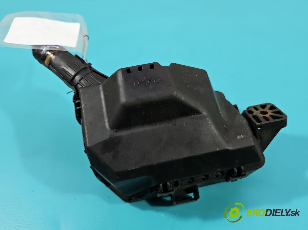 Toyota Yaris III 2011-2020 1.3 vvti 99 hp manual 73 kW 1329 cm3 5- skříňka pojistková 82641-52060 (Pojistkové skříňky)