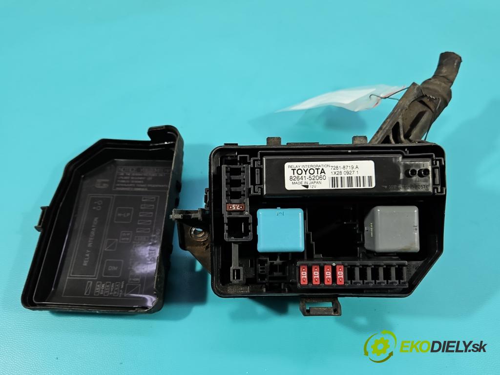 Toyota Yaris III 2011-2020 1.3 vvti 99 hp manual 73 kW 1329 cm3 5- skříňka pojistková 82641-52060 (Pojistkové skříňky)