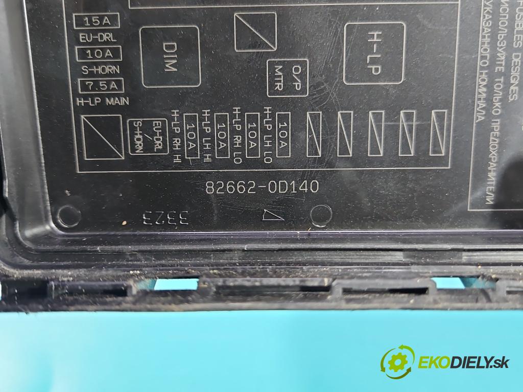 Toyota Yaris III 2011-2020 1.3 vvti 99 hp manual 73 kW 1329 cm3 5- skříňka pojistková 82641-52060 (Pojistkové skříňky)