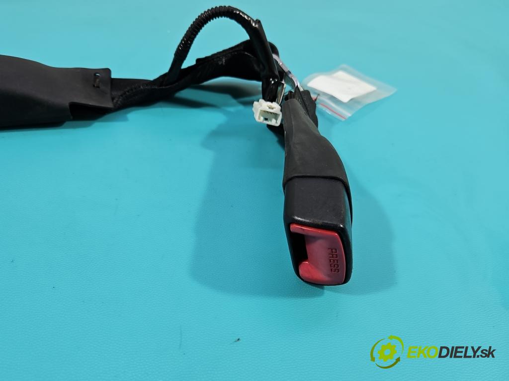 Toyota Yaris III 2011-2020 1.3 vvti 99 hp manual 73 kW 1329 cm3 5- stěna bezpečnost zadní levý