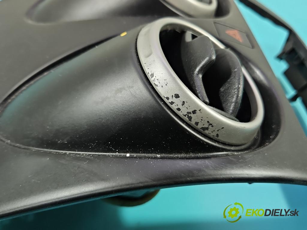 Nissan Qashqai I J10 2006-2013 2.0 dci 150 HP manual 110 kW 1995 cm3 5- Mřížka: kúrenia stredová 68760JD10A (Mriežka kúrenia (fukár))