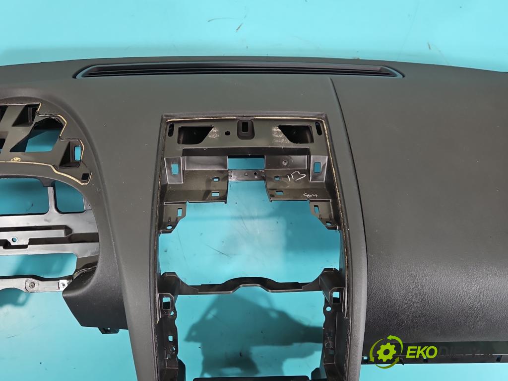 Nissan Qashqai I J10 2006-2013 2.0 dci 150 hp manual 110 kW 1995 cm3 5- kokpit,přistrojova deska