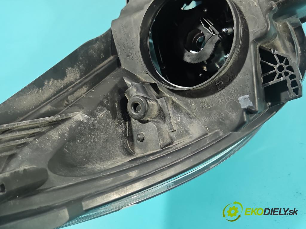 Ford Focus Mk3 2010-2018 1.5 tdci 120 HP manual 88 kW 1499 cm3 5- Reflektor: ľavý F1EB-13D155-AD (Kľučka dverí ostatné)