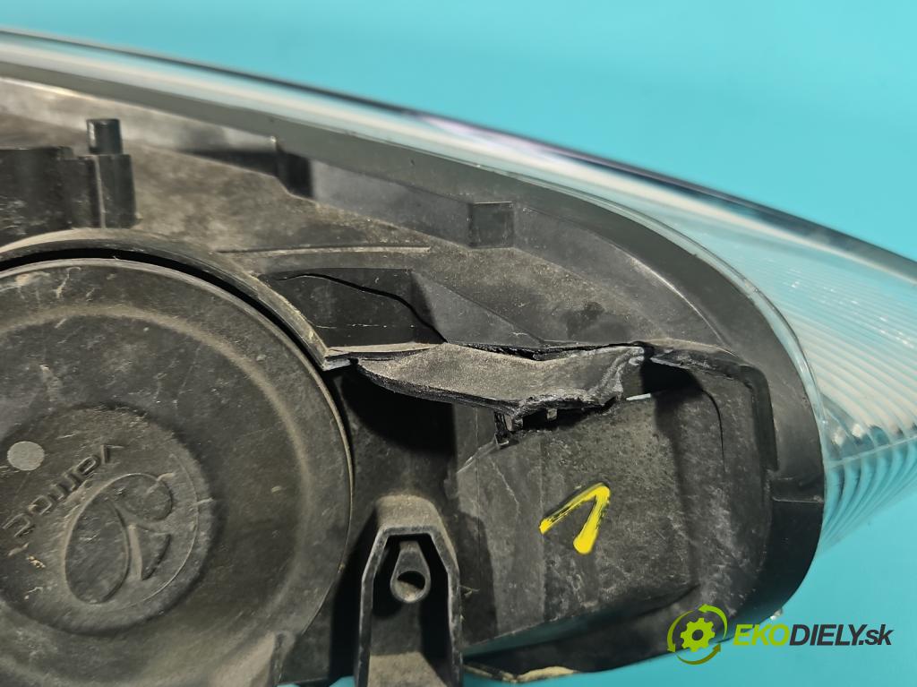 Ford Focus Mk3 2010-2018 1.5 tdci 120 HP manual 88 kW 1499 cm3 5- Reflektor: ľavý F1EB-13D155-AD (Kľučka dverí ostatné)