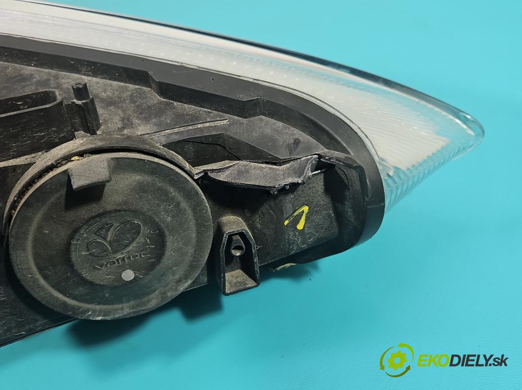 Ford Focus Mk3 2010-2018 1.5 tdci 120 HP manual 88 kW 1499 cm3 5- Reflektor: ľavý F1EB-13D155-AD (Kľučka dverí ostatné)