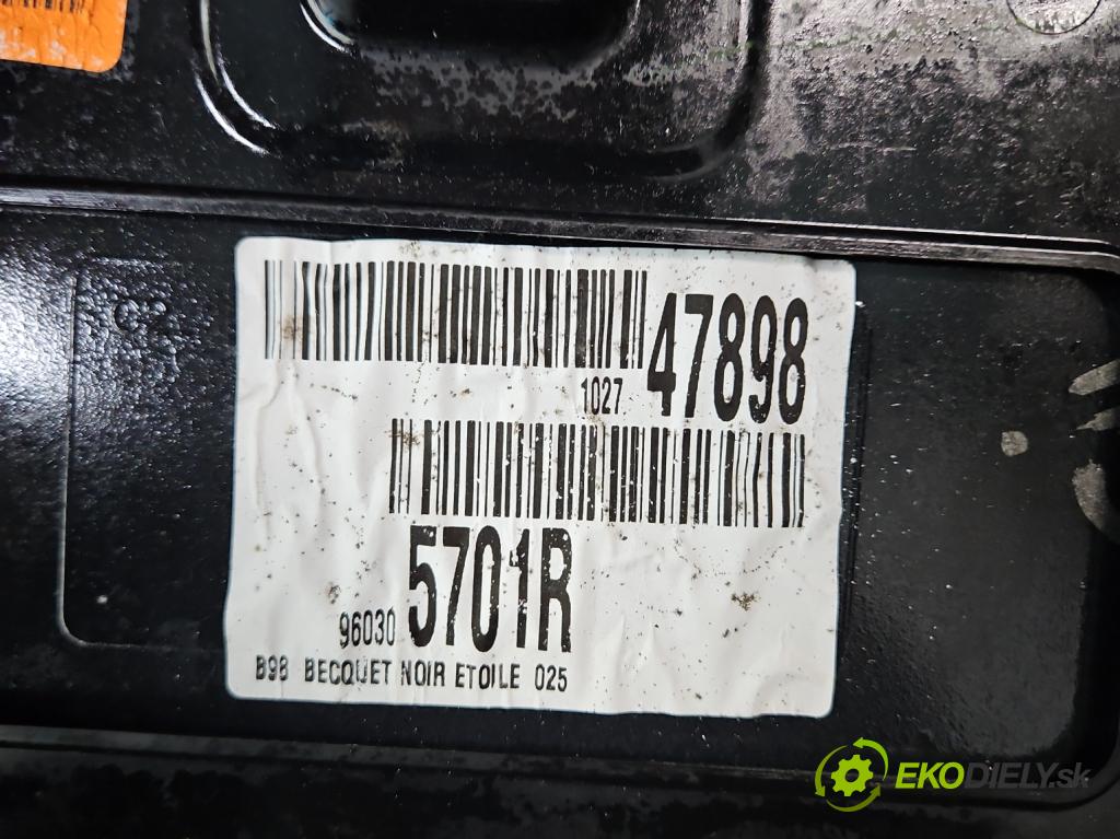 Renault Clio IV 2012-2020 0.9 Tce 90 hp manual 66 kW 898 cm3 5- spoiler 960307284R (Spoiler)