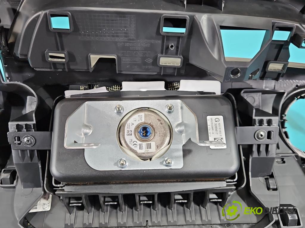 Renault Clio IV 2012-2020 0.9 Tce 90 hp manual 66 kW 898 cm3 5- kokpit,přistrojova deska