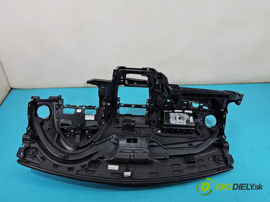 Renault Clio IV 2012-2020 0.9 Tce 90 hp manual 66 kW 898 cm3 5- kokpit,přistrojova deska