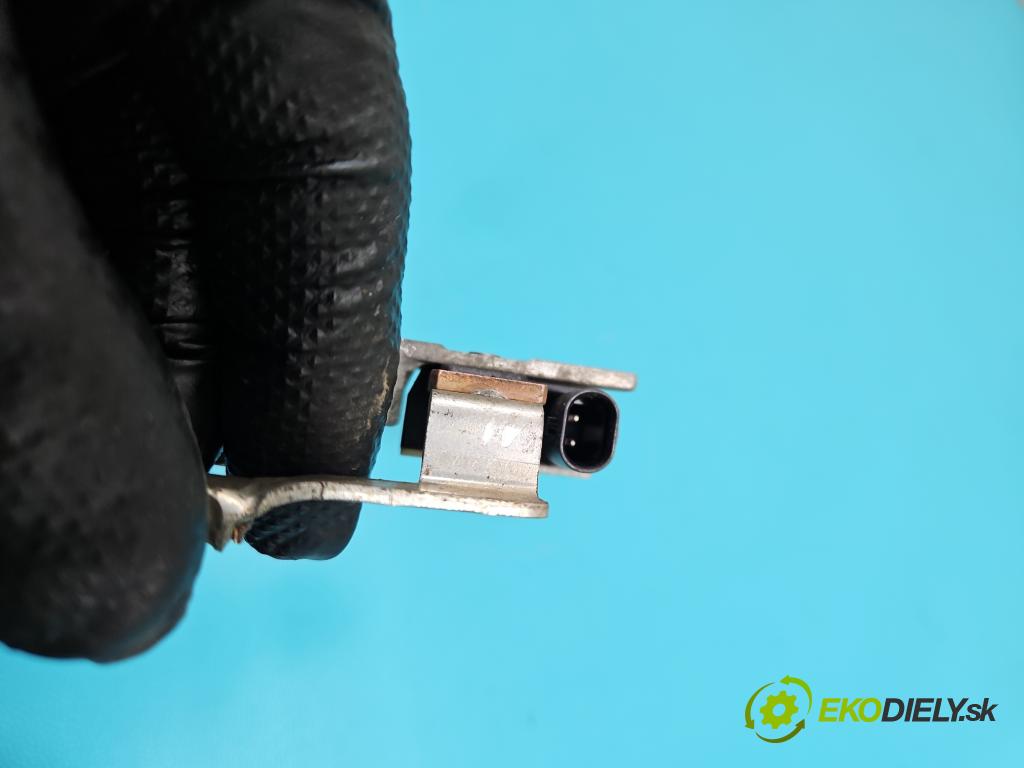 Volvo V60 I 2010-2018 2.0 D4 181KM manual 133 kW 1969 cm3 5- kontakt mínus: 30659783