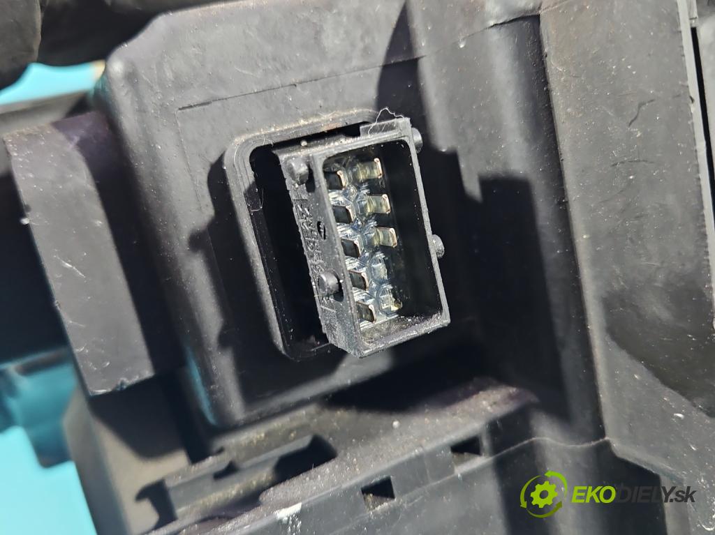 Saab 9-5 1.9 TiD 150 HP manual 110 kW 1910 cm3 5- Reflektor: ľavý  (Kľučka dverí ostatné)