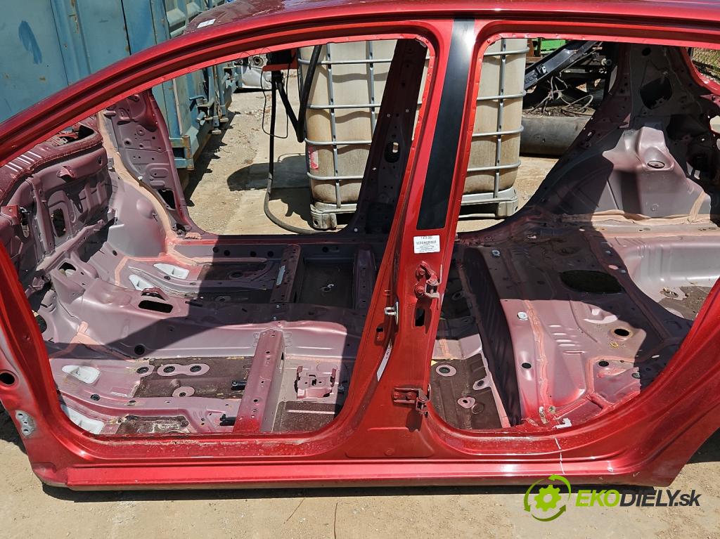 Toyota Yaris III 2011-2020 1.3 vvti 99 hp manual 73 kW 1329 cm3 5- práh levý  (Karoserie ostatní)