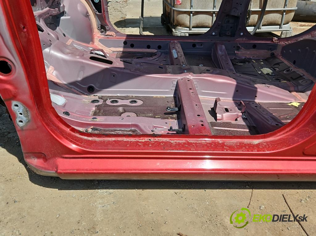 Toyota Yaris III 2011-2020 1.3 vvti 99 hp manual 73 kW 1329 cm3 5- práh levý  (Karoserie ostatní)