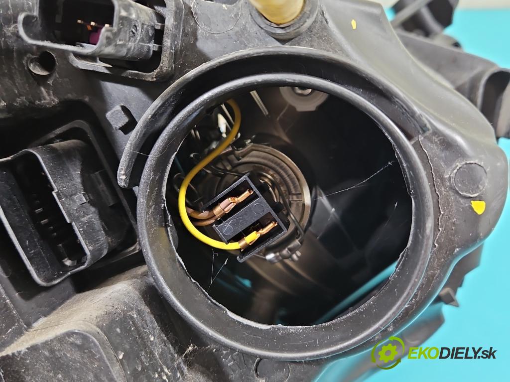 Renault Clio IV 2012-2020 0.9 Tce 90 HP manual 66 kW 898 cm3 5- Reflektor: ľavý 260603442R (Kľučka dverí ostatné)