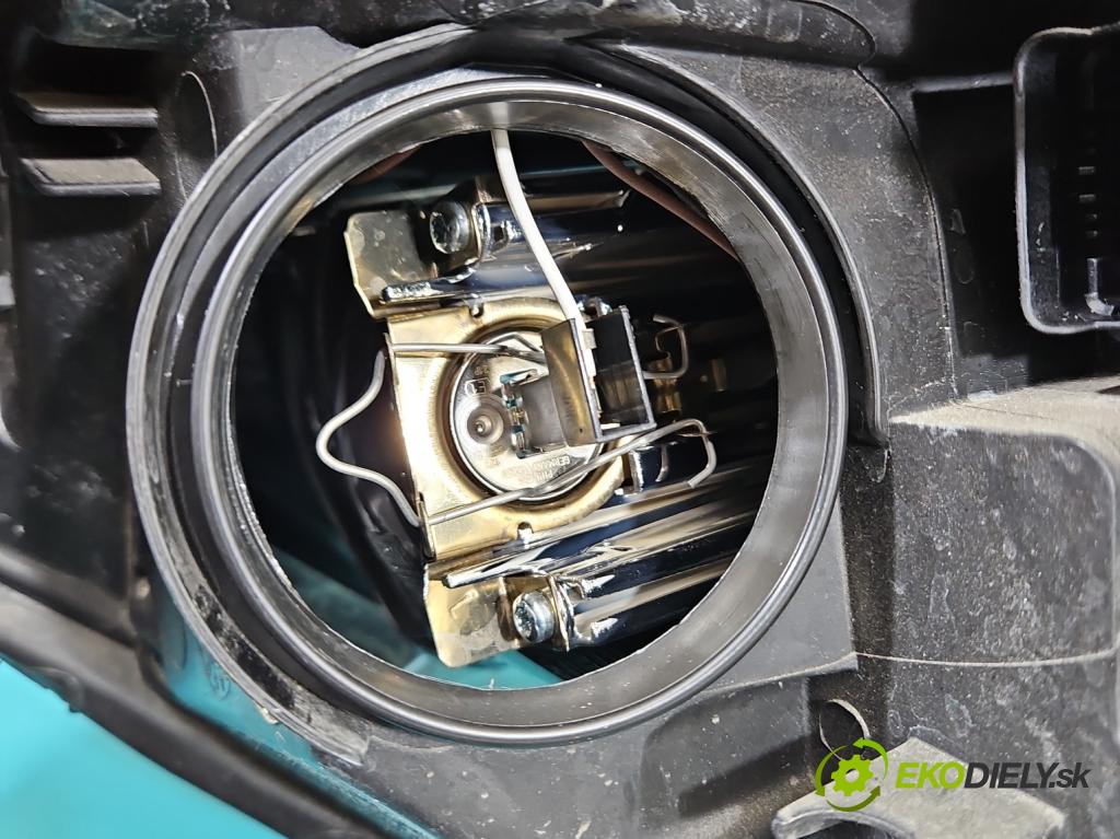 Renault Clio IV 2012-2020 0.9 Tce 90 HP manual 66 kW 898 cm3 5- Reflektor: ľavý 260603442R (Kľučka dverí ostatné)