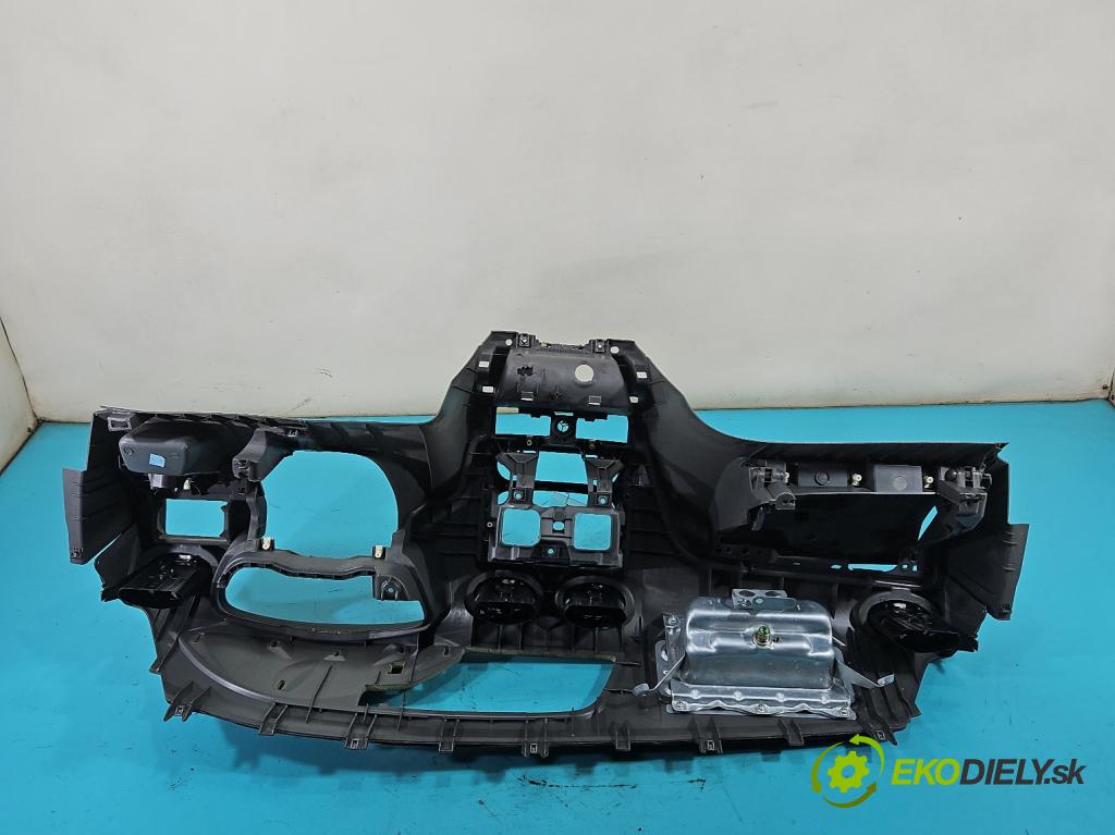 Ford Focus Mk2 2004-2011 2.0 16V 145 hp manual 107 kW 1999 cm3 5- kokpit,přistrojova deska