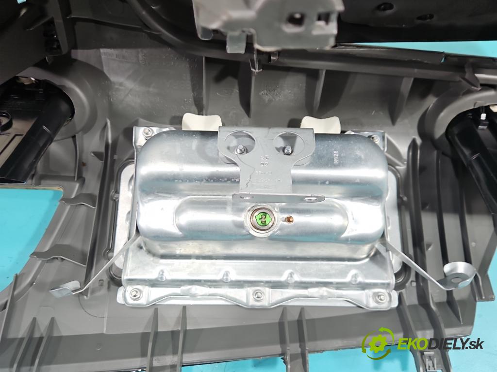 Ford Focus Mk2 2004-2011 2.0 16V 145 hp manual 107 kW 1999 cm3 5- kokpit,přistrojova deska