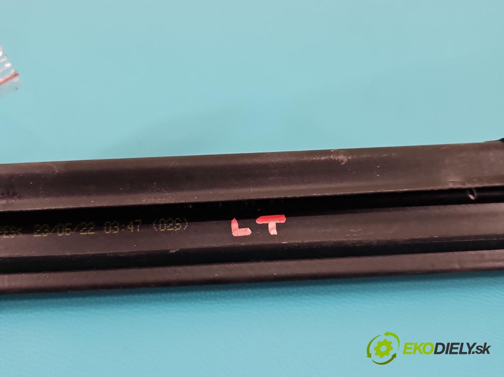 Seat Arona 2017- 1.0 TSI 110 hp manual 81 kW 999 cm3 5- Těsnění: dveře zadní levé 6F0839471 (Ostatní)