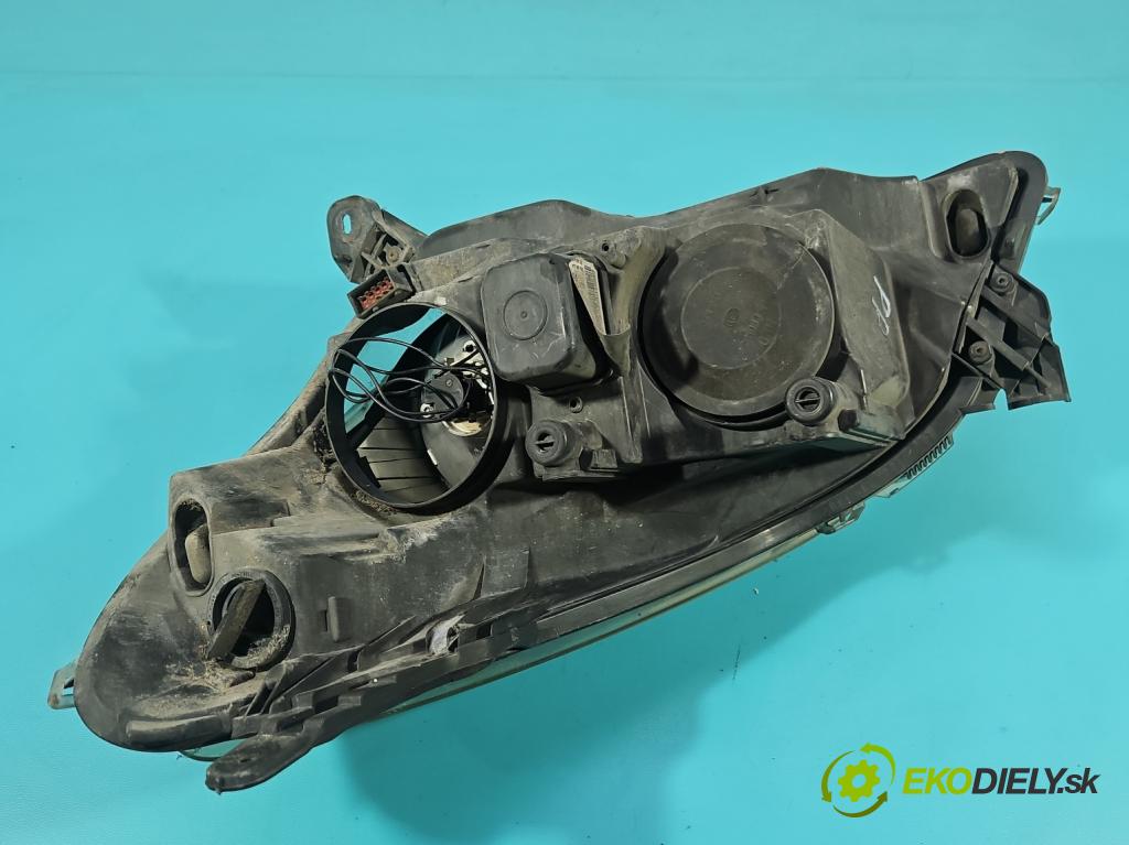 Opel Astra III 2004-2014 1.7 cdti 101 HP manual 74 kW 1686 cm3 5- Reflektor: pravý  (Svetlo predné pravé)