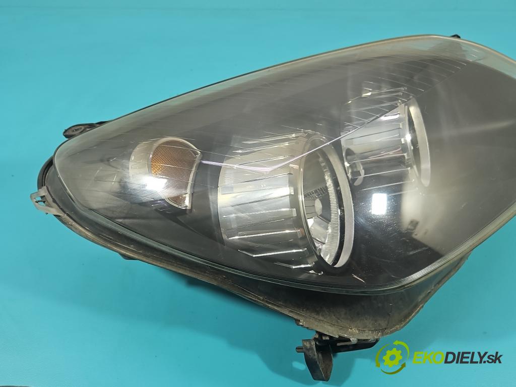 Opel Astra III 2004-2014 1.7 cdti 101 HP manual 74 kW 1686 cm3 5- Reflektor: pravý  (Svetlo predné pravé)
