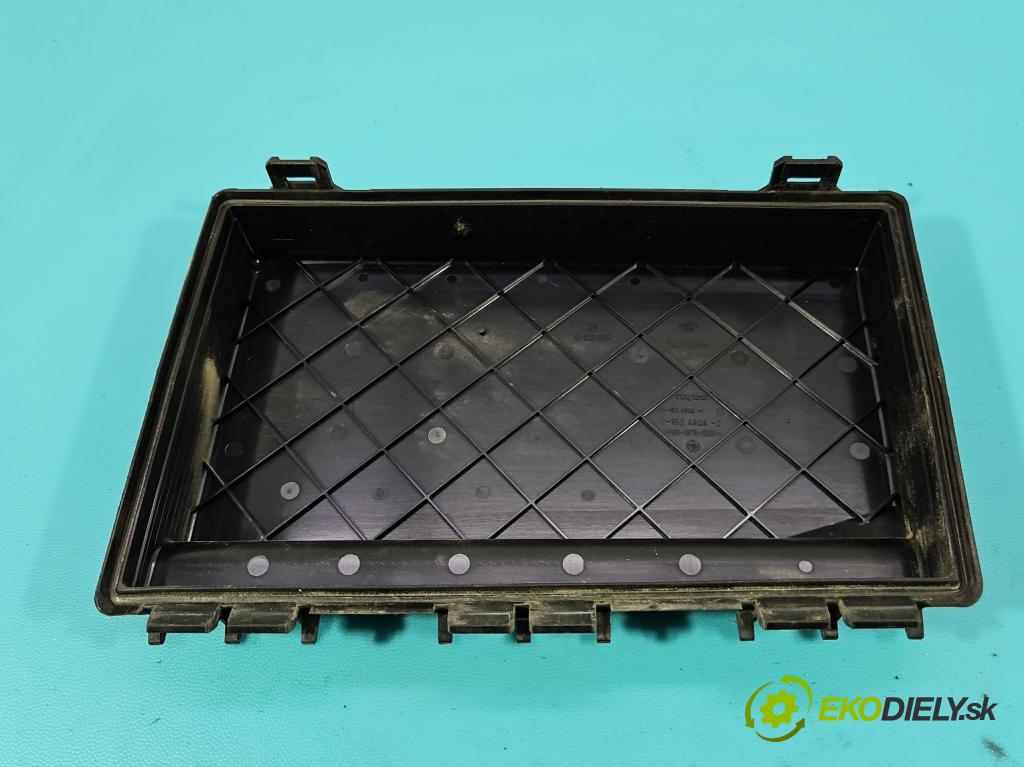 Opel Astra III 2004-2014 1.7 cdti 101 hp manual 74 kW 1686 cm3 5- skříňka pojistková 743381-00 (Pojistkové skříňky)