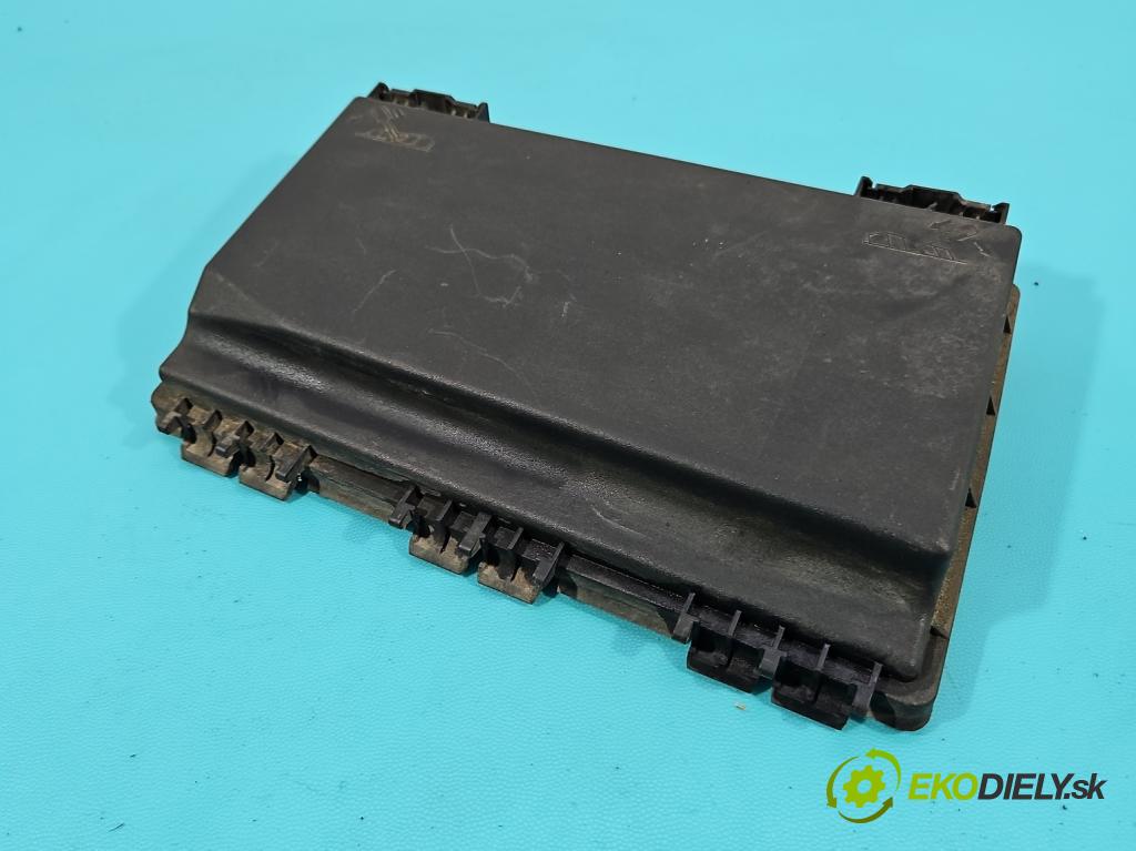 Opel Astra III 2004-2014 1.7 cdti 101 hp manual 74 kW 1686 cm3 5- skříňka pojistková 743381-00 (Pojistkové skříňky)