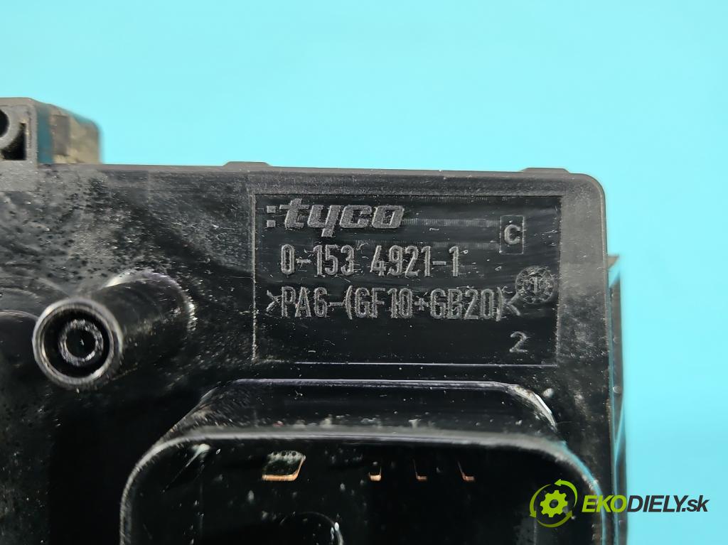 Opel Astra III 2004-2014 1.7 cdti 101 hp manual 74 kW 1686 cm3 5- skříňka pojistková 743381-00 (Pojistkové skříňky)