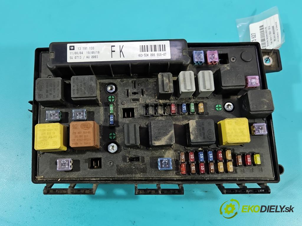 Opel Astra III 2004-2014 1.7 cdti 101 hp manual 74 kW 1686 cm3 5- skříňka pojistková 743381-00 (Pojistkové skříňky)