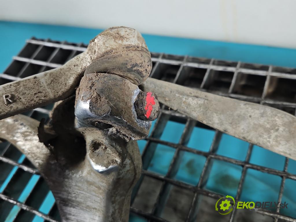 Audi A4 B6 2000-2004 2.0 20V 131 hp manual 96 kW 1984 cm3 4- náboj pravé  (Náboj kola)