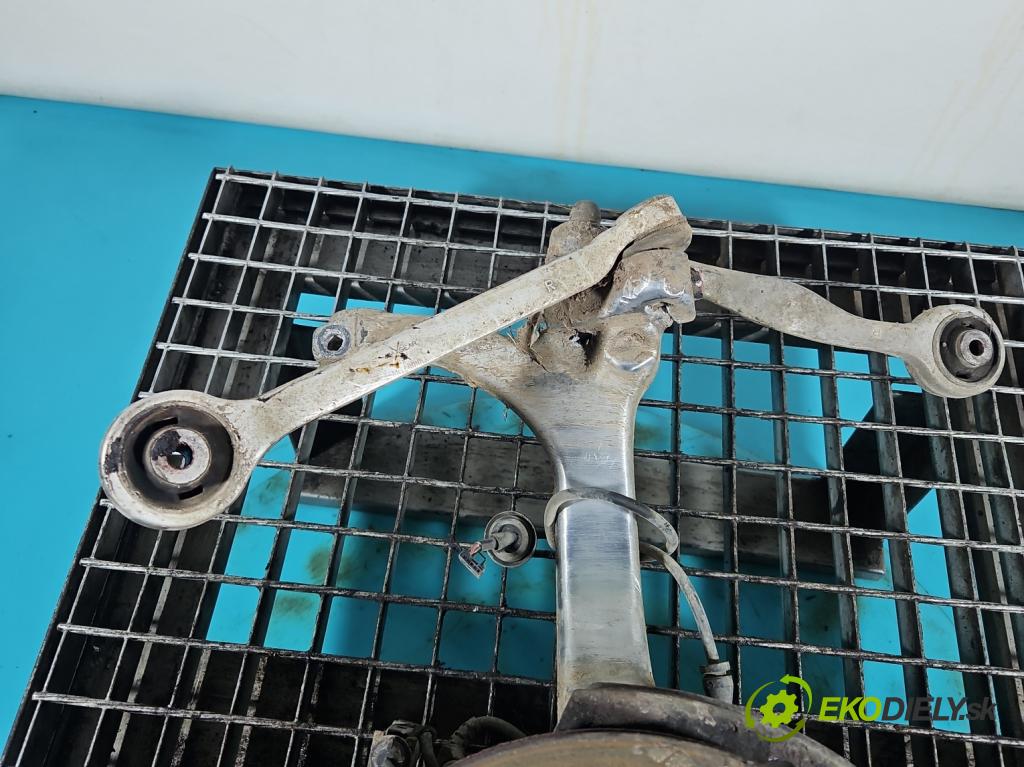 Audi A4 B6 2000-2004 2.0 20V 131 hp manual 96 kW 1984 cm3 4- náboj pravé  (Náboj kola)