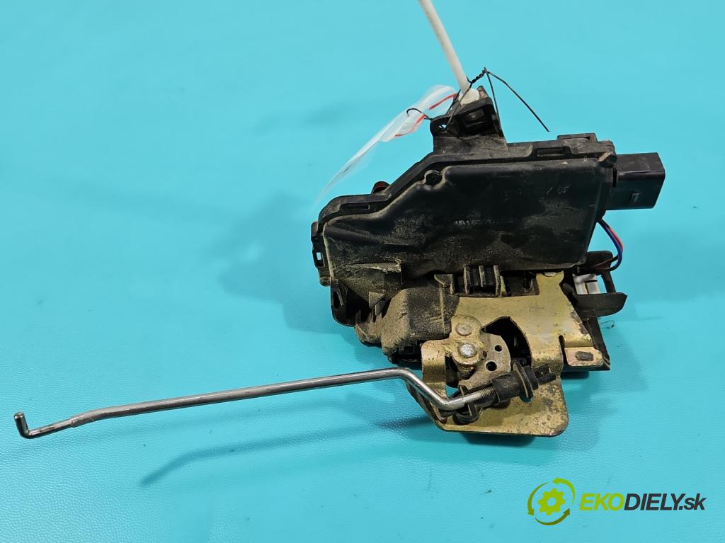 Audi A4 B6 2000-2004 2.0 20V 131 hp manual 96 kW 1984 cm3 4- zámek přední pravý