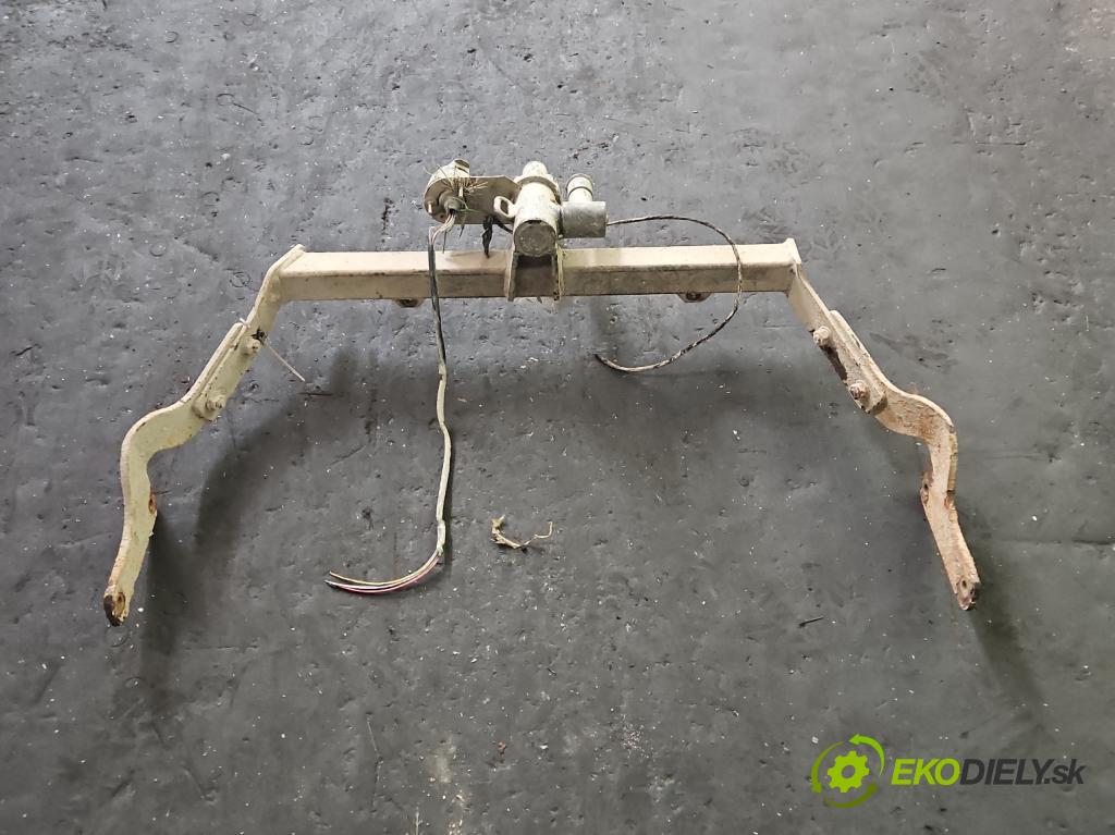 Citroen Berlingo I 1996-2008 2.0 hdi 90 HP manual 66 kW 1997 cm3 5- Hák: vlečení:  (Ťažné zariadenie)