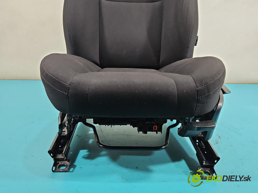 Volvo V40 II 2012-2019 1.6 D2 114 HP manual 84 kW 1560 cm3 5- Sedačka ľavý  (Sedadlo)