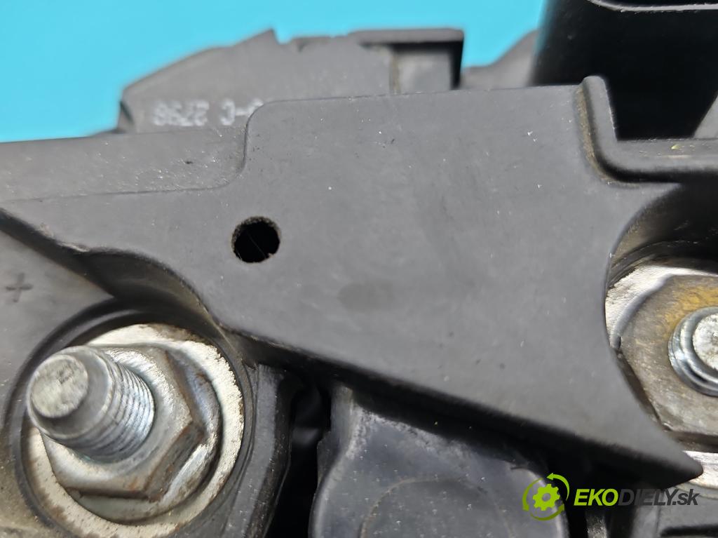 Vw Bora 2.0 8V 116 HP manual 85 kW 1984 cm3 5- Alternator  (Alternátor)