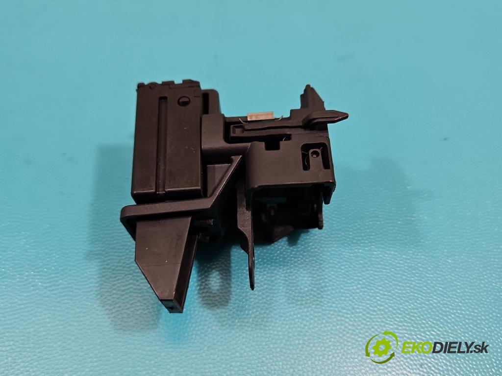 Volvo V40 II 2012-2019 1.6 D2 114 HP manual 84 kW 1560 cm3 5- Spínačka (Spínacia skrinka)