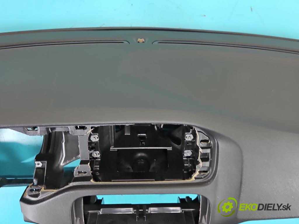 Volvo V40 II 2012-2019 1.6 D2 114 hp manual 84 kW 1560 cm3 5- kokpit,přistrojova deska