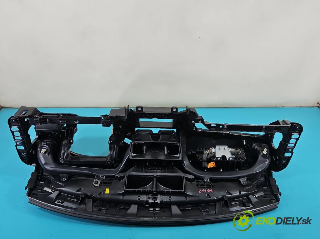 Volvo V40 II 2012-2019 1.6 D2 114 hp manual 84 kW 1560 cm3 5- kokpit,přistrojova deska