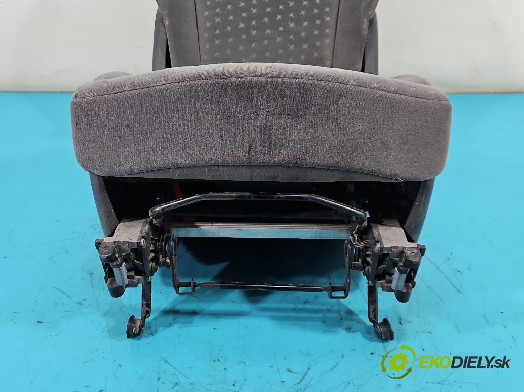 Peugeot 807 2002-2014 2.2 hdi 128 HP manual 94 kW 2179 cm3 5- Sedačka zadné pravý III