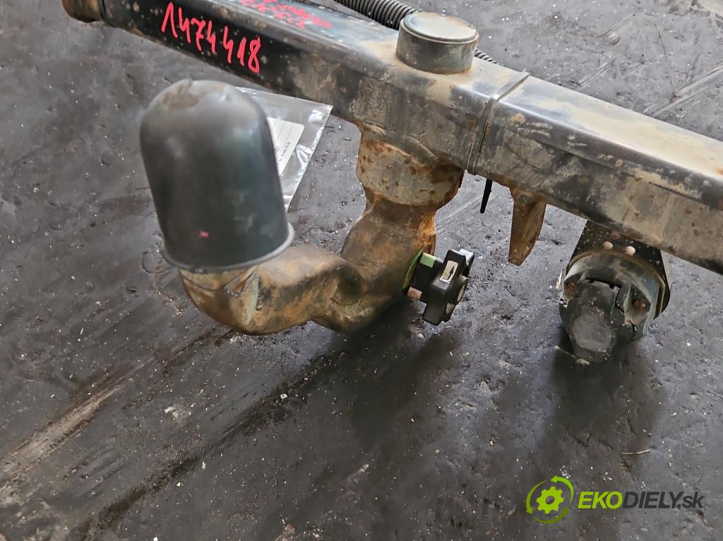 Peugeot 807 2002-2014 2.2 hdi 128 HP manual 94 kW 2179 cm3 5- Hák: vlečení:  (Ťažné zariadenie)