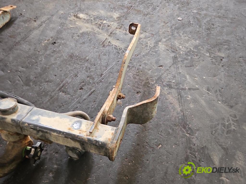 Peugeot 807 2002-2014 2.2 hdi 128 HP manual 94 kW 2179 cm3 5- Hák: vlečení:  (Ťažné zariadenie)