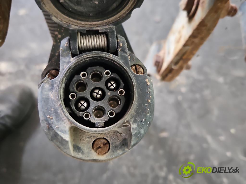 Peugeot 807 2002-2014 2.2 hdi 128 HP manual 94 kW 2179 cm3 5- Hák: vlečení:  (Ťažné zariadenie)