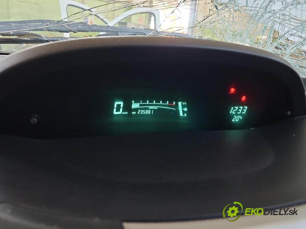Toyota Yaris II 2005-2011 1.4 D4D 90 HP manual 66 kW 1364 cm3 5- prístrojovka/ budíky 83800-0D691 (Prístrojová doska)