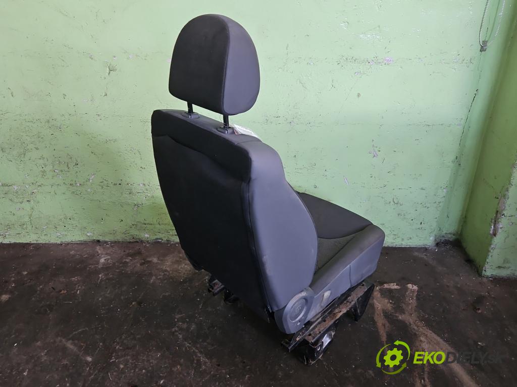 Toyota Proace I 2013-2016 2.0 D4D 128 HP manual 94 kW 1997 cm3 5- Sedačka ľavý  (Sedadlo)