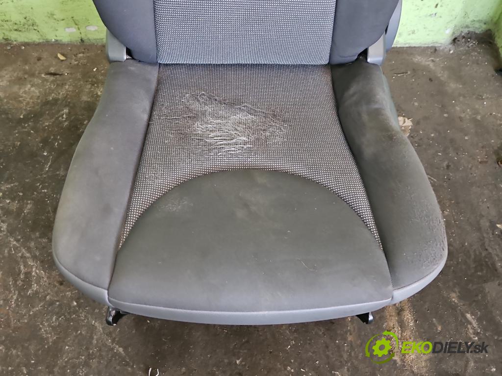 Toyota Proace I 2013-2016 2.0 D4D 128 HP manual 94 kW 1997 cm3 5- Sedačka ľavý  (Sedadlo)