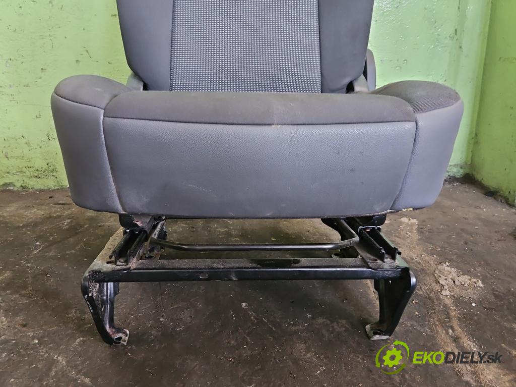 Toyota Proace I 2013-2016 2.0 D4D 128 HP manual 94 kW 1997 cm3 5- Sedačka ľavý  (Sedadlo)