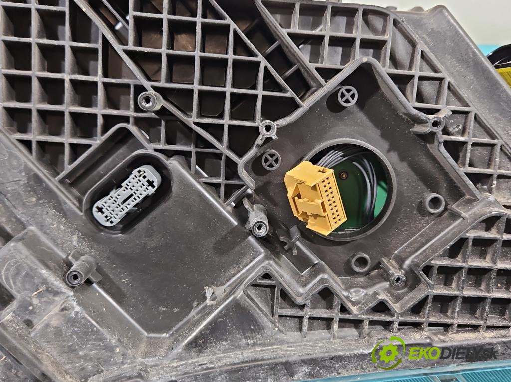 Skoda Superb III 2015-2024 2.0 TDI 190 hp automatic 140 kW 1968 cm3 5- světlo levý 3V1941015B (Klika dveří ostatní)